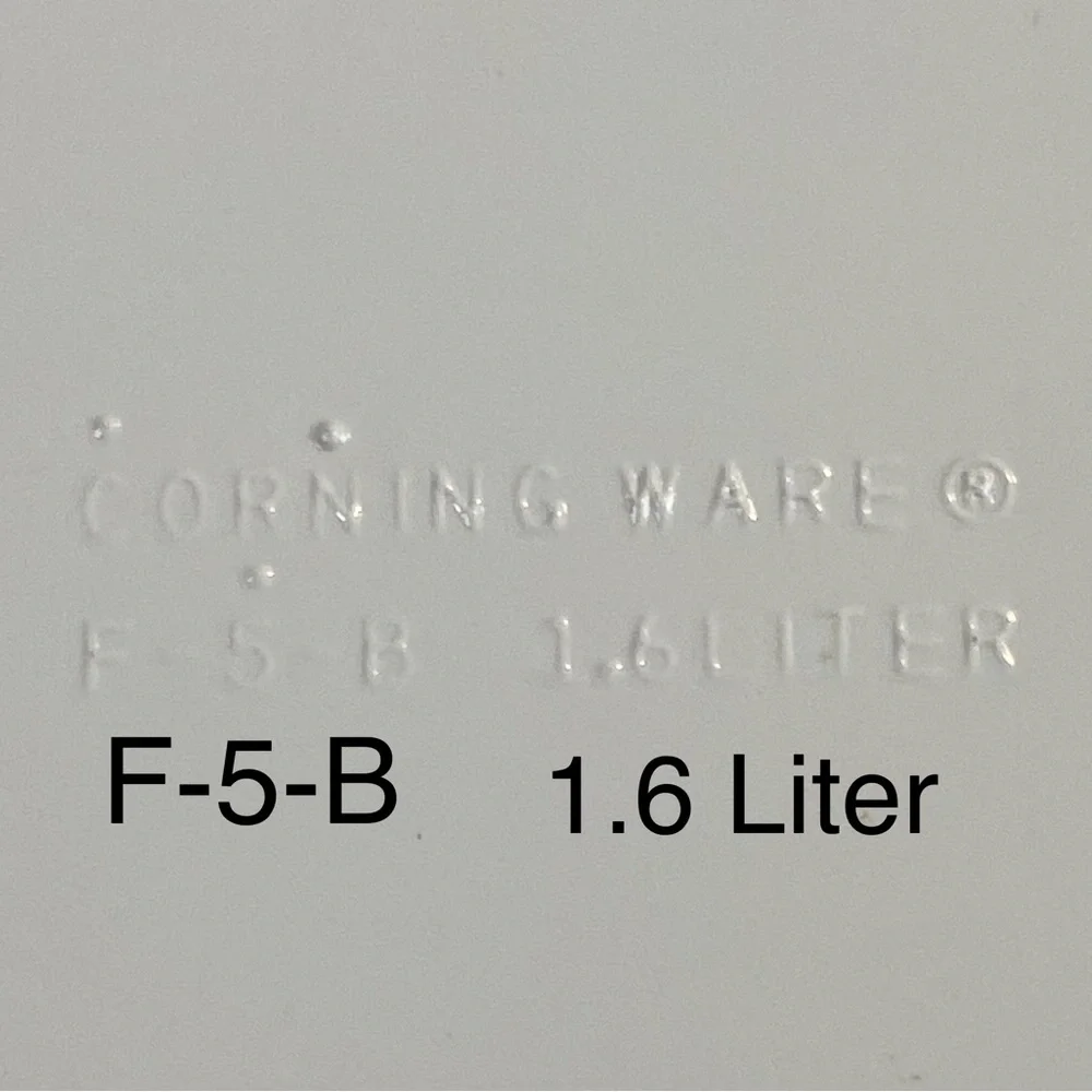 Vintage CorningWare French White 1.6 Liter Casserole Dish - Picture 4 of 5